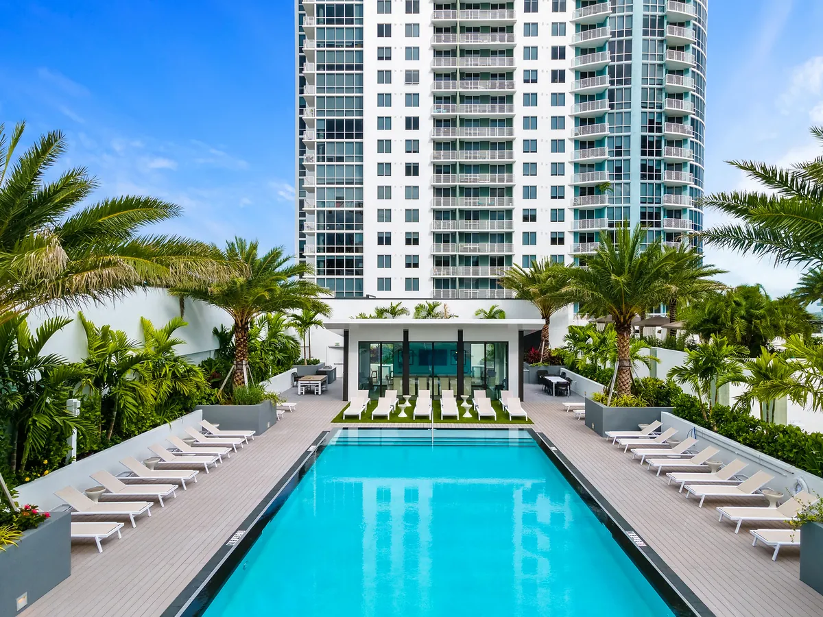 Amenity at 10x Las Olas Walk — photo: 10X Living (10xlivingapartments.com)