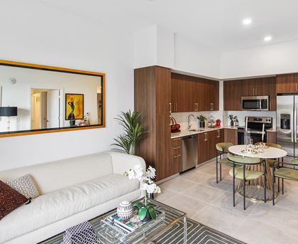 Interior at Hollywood Heights on The Boulevard — photo: RentCafe
